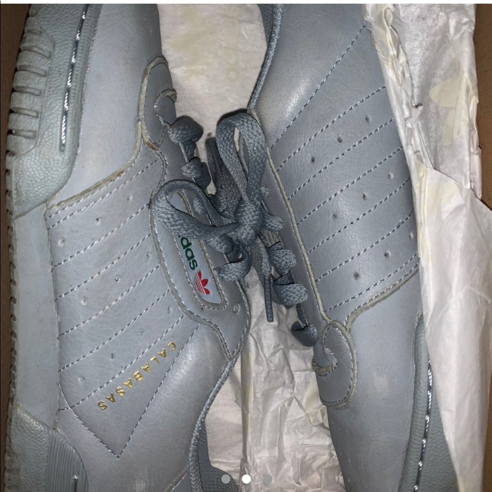 ❌❌SOLD❌❌Yeezy power phase - Picture 2 of 3